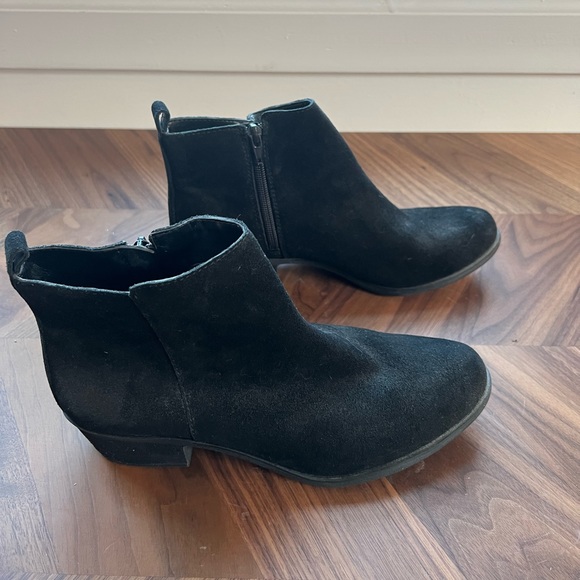 Vince Camuto Brystal Black Suede Ankle Boot (US 8.5) - Picture 6 of 7